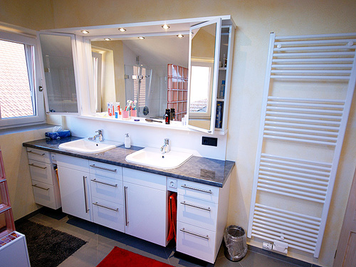 Altholz Bäder, Altholz Bad und Badmöbel als Wellnessoase in warmen